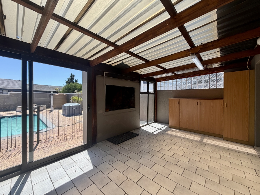 5 Bedroom Property for Sale in Duynefontein Western Cape